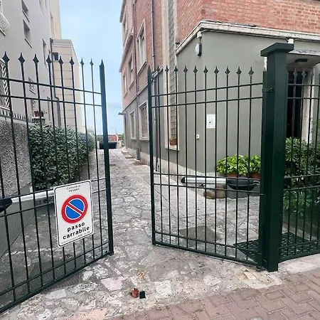 Casa Ellebi Fronte Con Posto Auto Gratuito Apartmán Pesaro